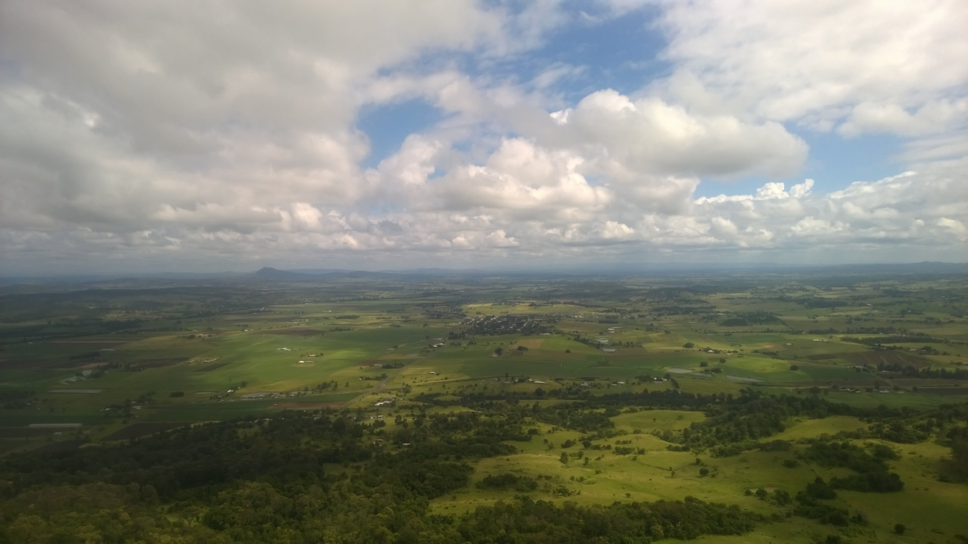 View over the Fassifern Valley from Logans Lookout at Mount French, a volcanic peak near Boonah, with two easy walks to Logans Lookout and Mee-bor-rum Circuit with views on the eastern side