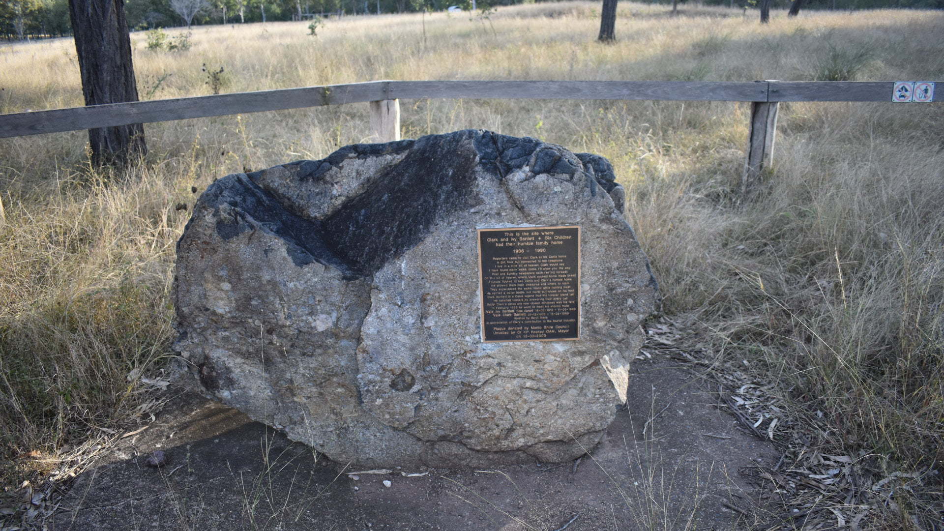 Memorial rock with a plaque, for Bartlett's Memorial on Cania Rd at Cania Gorge National Park