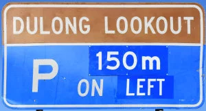 Brown sign for Dulong Lookout, blue sign for P 150m on left