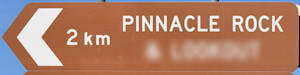 Brown sign for Pinnacle Rock, 2km
