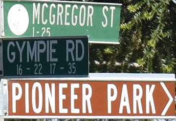 Brown sign for Pioneer Park, green sign for McGregor St and Gympie Rd