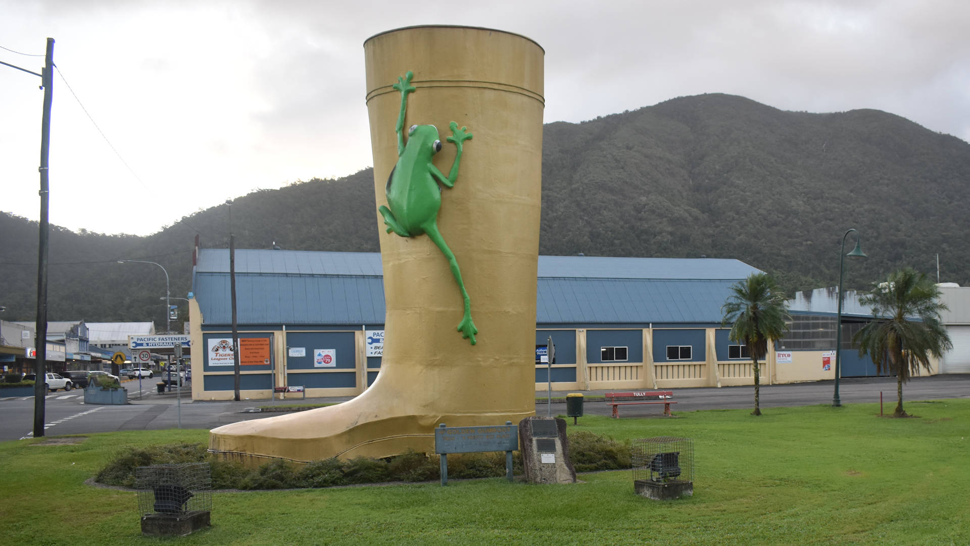 Big Golden Gumboot at Tully