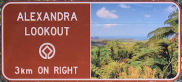 Brown sign for Alexandra Lookout, 3km on right, symbol for World Heritage