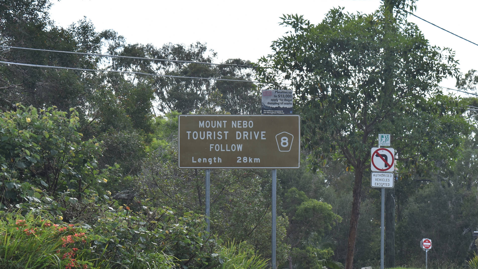 Brown sign for Mount Nebo Tourist Drive, Follow 8, Length 28km