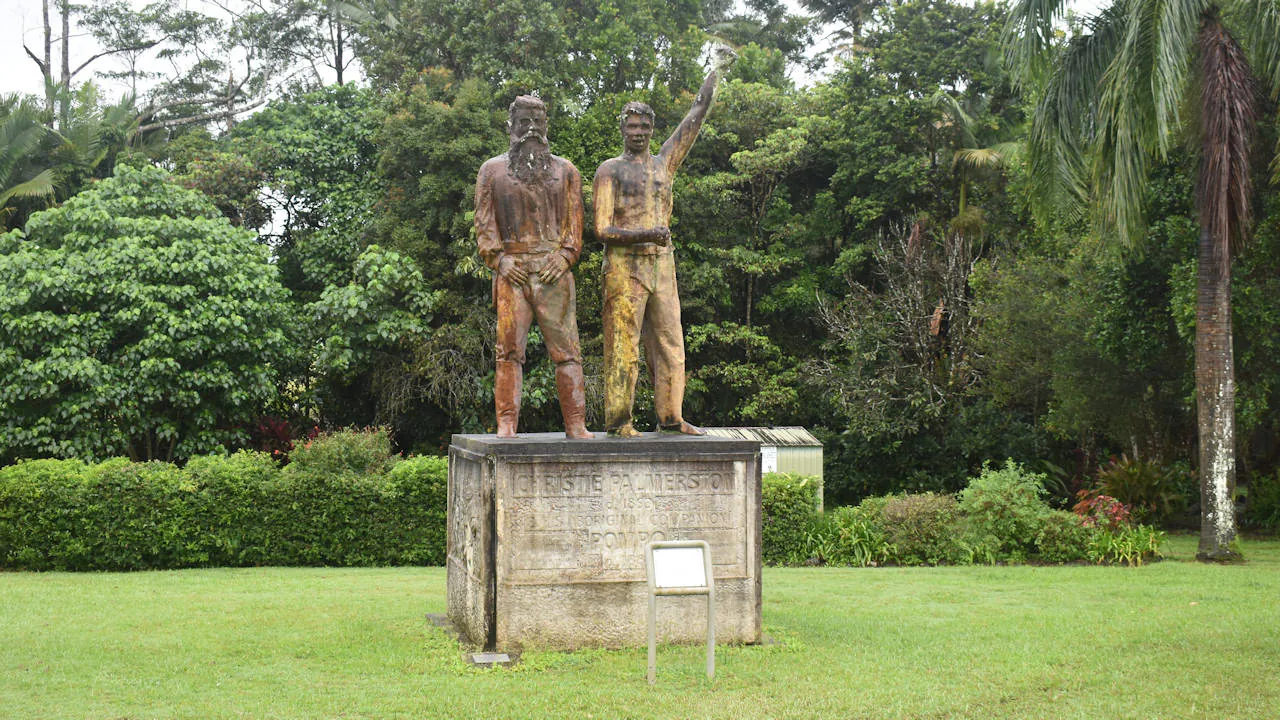Statue of Christie Palmerston and Pompo in the Lions Park in Millaa Millaa